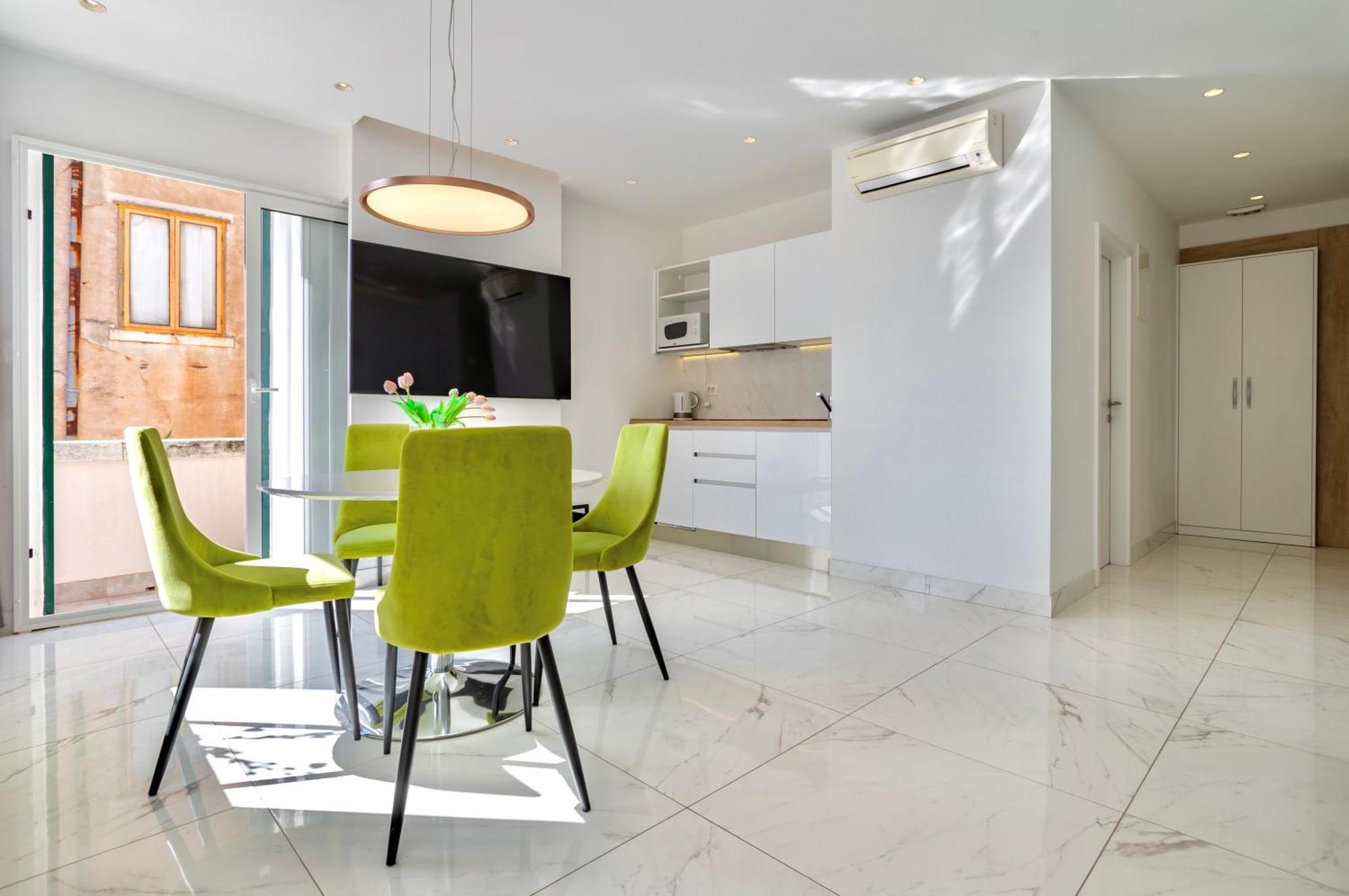 Apartments & Rooms Graso Split Bilik gambar